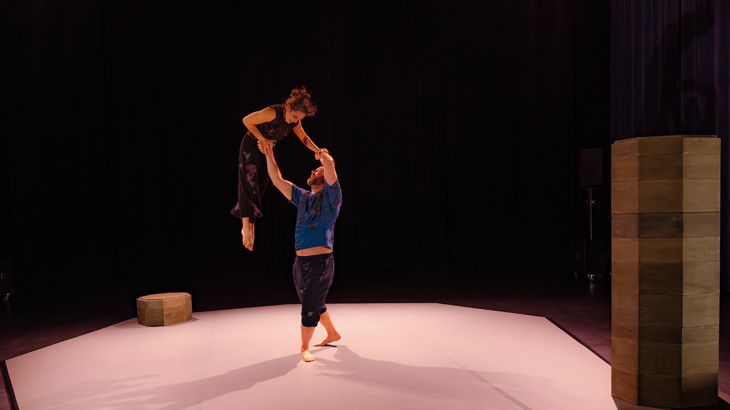 ANTES DE … COMPAGNIE TEA TREE - Foto Illias Teirlinck