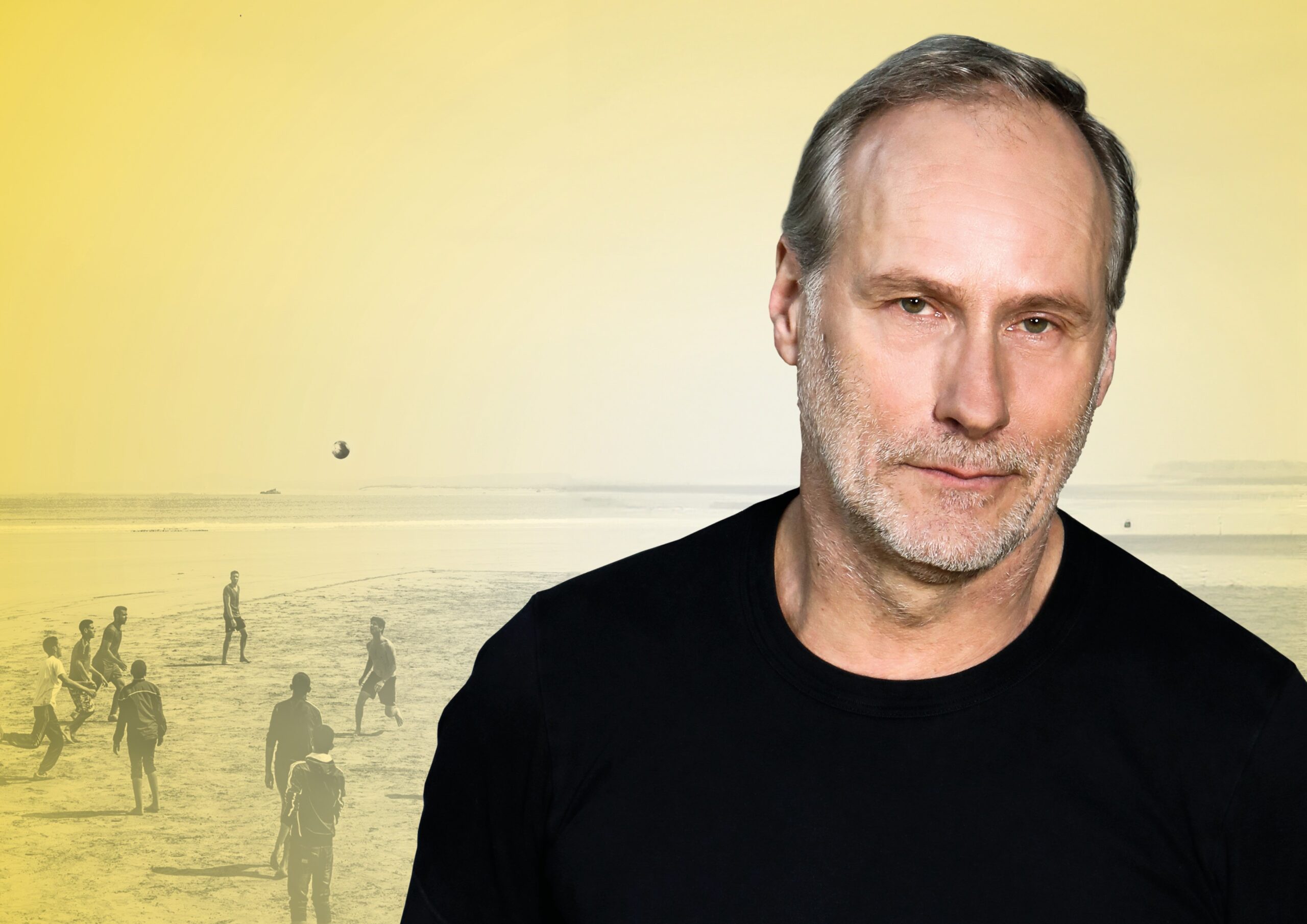 Der erste Mensch - Wolfram Koch - Foto Birgit Hupfeld u Stefan Nimmesgern